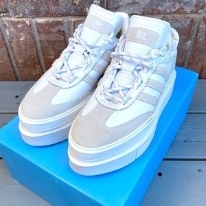 Beyonce athleisure brand Ivy Park x
Adidas Super Sleek 72 Icy Park
collection.